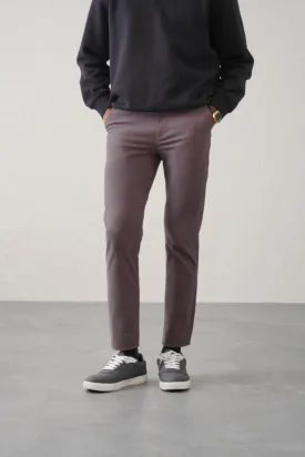 The Slim Fit Daylong Chino - Brown Town